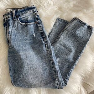 Abercrombie & Fitch Light Blue The Mom High Rise jeans